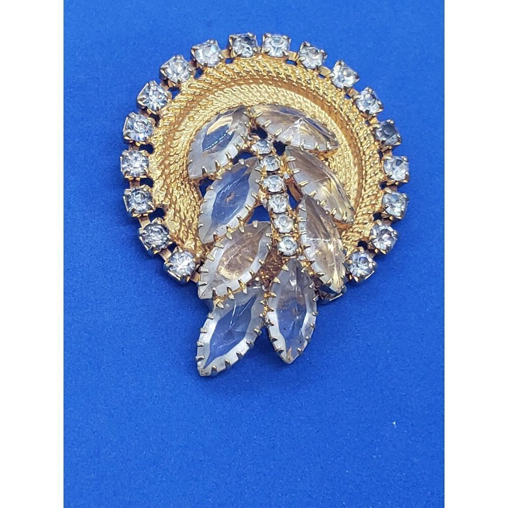 Vintage Gold & Clear Rhinestone Big Wreath Brooch Mesh Prong Set 1950s Stunning - Picture 6 of 11